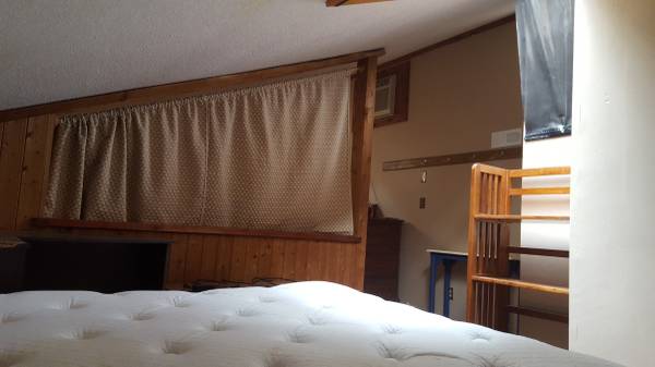 $700 / 1br - 120ft2 - Loft available in 3br house (Nags Head)63862069809155122