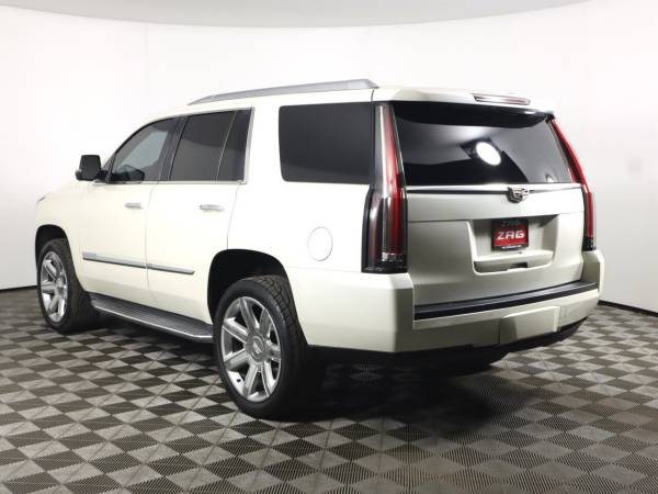 2015 Cadillac Escalade Lujo - $29,995 (Cadillac Escalade Sedán)63470612268545122