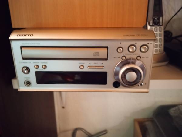 ONKYO CR-305X CD/AM-FM STEREO RECEIVER SYSTEM+2 Speakers+1 remote 1