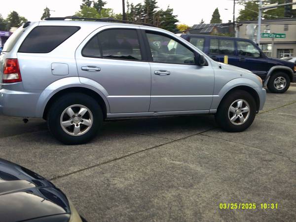 2006 KIA SORENTO LX 4-WHEEL-DRIVE IMPRESSIVE - $2,395 (Seattle/Lake City)63623203527169123