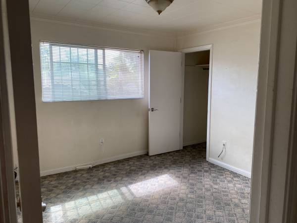$1,000 / 5br - Room in House - Utilities Included (santa rosa)63994101143810120