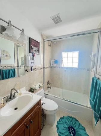 $700 / 1br - 644 Altara Ave, Coral Gables, FL (Coral Gables)64002016225667120