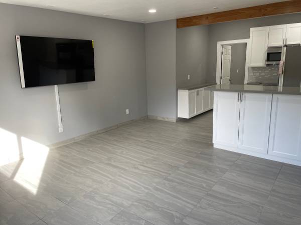 $2,000 / 1br - Private! 1bed 1 bath63701034724865121