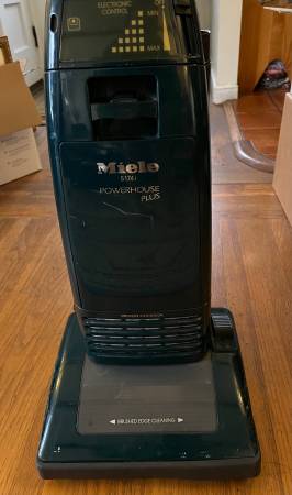 Miele S174i upright vacuum cleaner 1