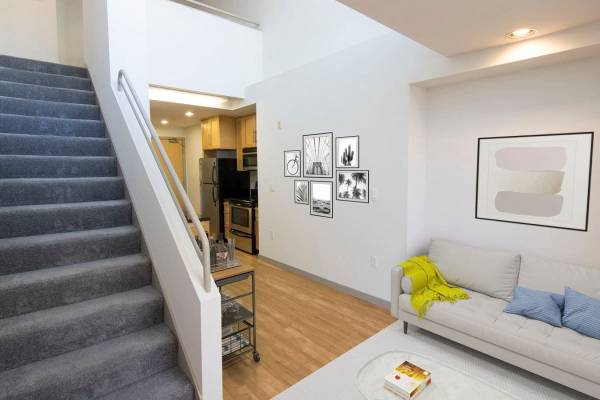 $1,910 / 360ft2 - Control Access Entry, On-Call Maintenance, Bike Racks (2001 Olympic Blvd, Santa Monica, CA)63700899520769121