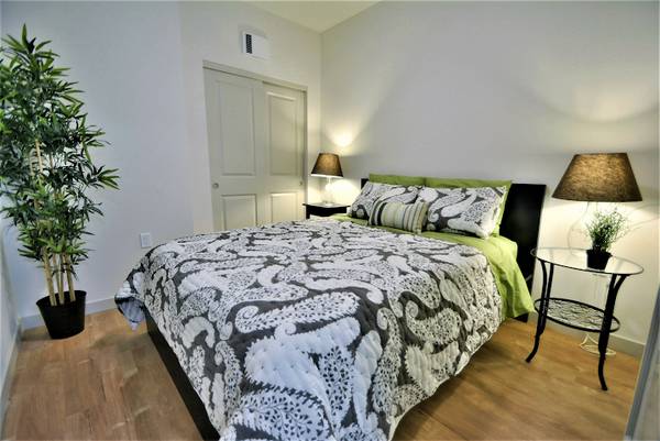 $1,350 / 1br - A Deal This Good Doesn’t Come Around Every Day! Top Floor Apt @ Marc! (SE Portland, Mt Tabor, Hawthorne)63842022471043124