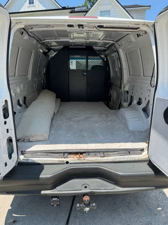 Furgón Ford E350 2006 - $5,000 (Cumming)63620301676547123