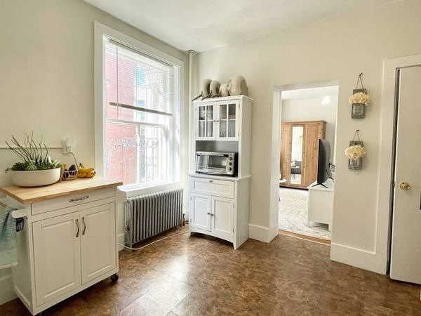 $3,200 / 2br - 600ft2 - Beacon Hill 2 bed ~  Bright, H/HW Inc, Laundry in Bldg! Avl NOW (Boston - Beacon Hill - Anderson St)63620245719809122