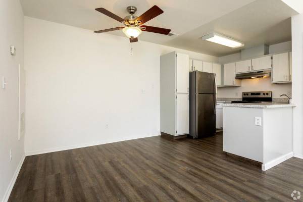 $1,845 / 2br - 998ft2 - Well-Appointed Baths, Fitness Center, Business Center (Located in Northwest Fresno, Fig Garden loop district.)63798509688321123