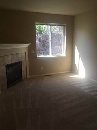$2,050 / 2br - 1236ft2 - Camina al Old Mill, Townhouse en SW Bend, Calefacción/Gas y Aire Acondicionado63839290164097121