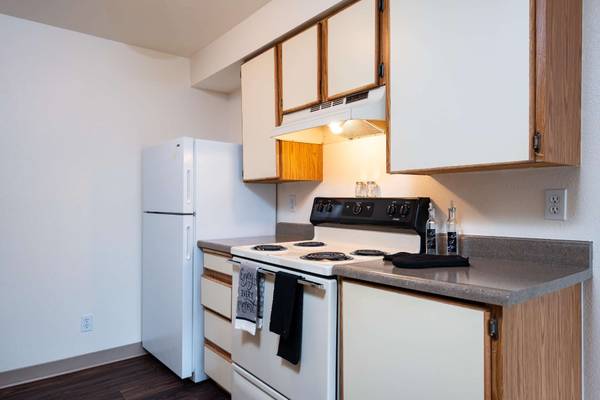 $1,182 / 1br - 581ft2 - Best deal in town! Don't miss out on this amazing 1 bed, 1 bath! (Gresham - North Central)63956643857026124