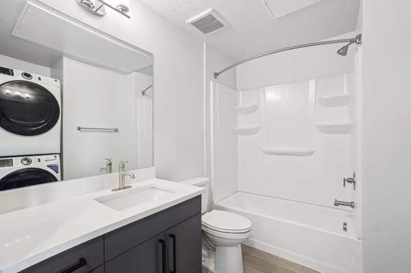 $899 ESTUDIOS Y DE 1 DORMITORIO (Salt Lake City)63674346022657124