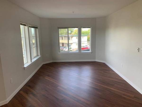 $1,760 / 1hab - 821ft2 - Electrodomésticos de acero inoxidable, encimeras de granito, muebles personalizados (Renton)63850642375043120