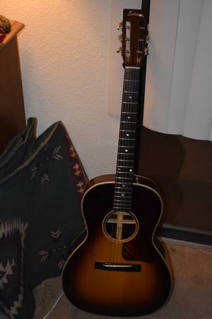 Eastman E20 OOSS/V Acoustic Guitar with TKL Case 1