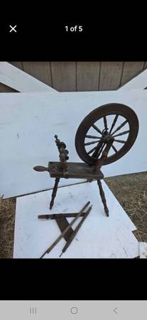Antique spinning wheel 1