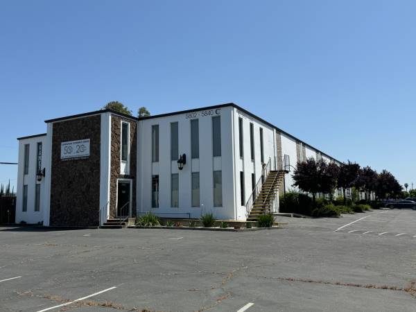 $2,495 / 2000ft2 - Flex Space with Warehouse (Carmichael)64202437384577120