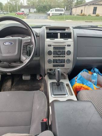 2012 Ford escape AWD 189,000 miles - $2,400 (Columbus)63478071336579124