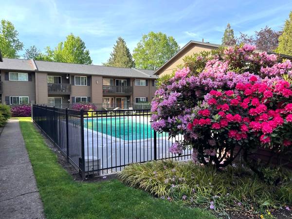 $1,349 / 1br - 800ft2 - SPACIOUS, TRANQUIL, 1 BR APARTMENT BY MAX, BUS MALL (Gresham - Central City)64038881310337122