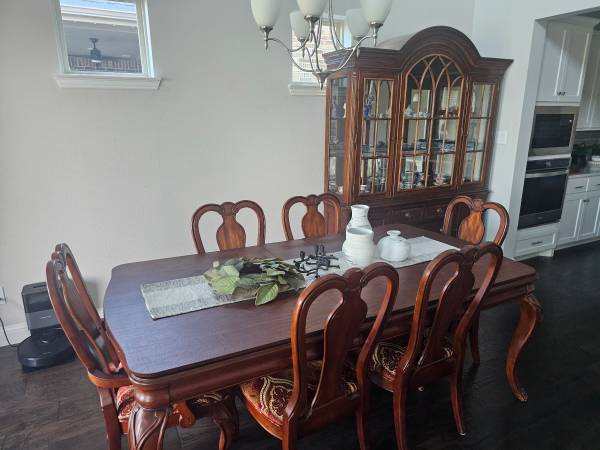 Elegant Dining Set with China Cabinet with 6 chairs 1
