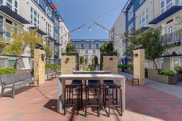 $4,935 / 3br - 1426ft2 - ROOFTOP PATIO | WASHER/DRYER | AC/HEAT | GAS STOVE | BREAKFAST BAR (san jose north)64049799400963122