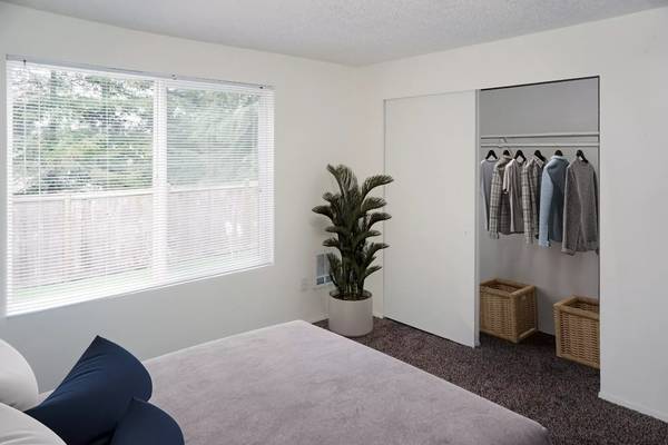 $2,200 / 2br - 1000ft2 - Wonderful 2 bed / 1 bath in prime location! Close to everything! (Redmond)63948085174275120
