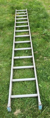 14' STRAIGHT ALUMINUM LADDER W/FEET 1