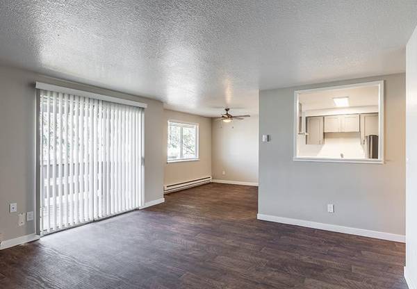 $1,695 / 2br - 985ft2 - Full-sized Washer and Dryer in Every Apartment, Oversized Living Room (Portland)63831608987649122
