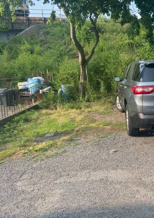 Parking Spot Perfect for a Small - 00Q0Q 2ts8XrCeMq1 0kx0t2 600x450 