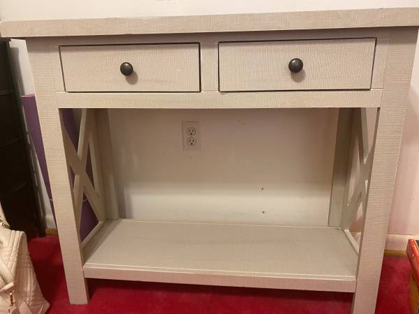 Versatile table with drawers 1