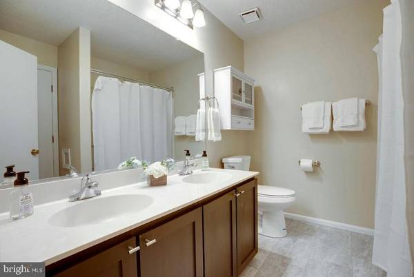 $1,000 / 1br - 30ft2 - Cozy& clean private Room, Free Utilities, and Parking Included (fairfax county)63779464298883122