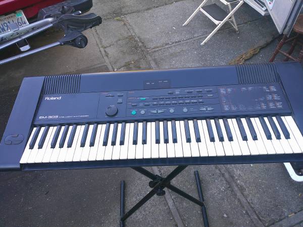 Roland EM 303 Keyboard Sound amazing Tones - musical instruments