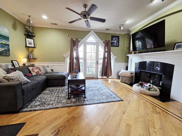 $2,995 / 3br - 1350ft2 - Penthouse 2-bath (furnished if desired) near Blue Line, w/garage, W/D (Old Irving Park)64041643857921122