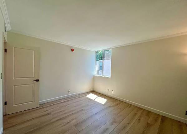 $1,320 / 3br - Espacio de vida cómodo (Los Angeles, CA)63701092394881122