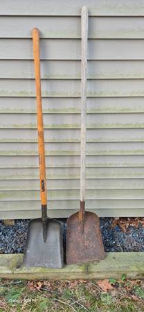 Long Handled Large Flat Shovels (2) 1