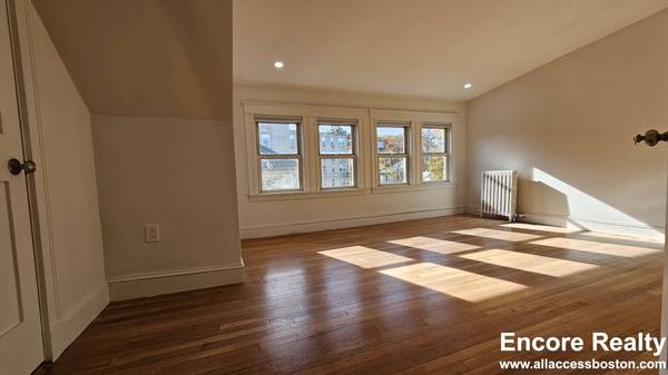 $11,200 / 6br - 2600ft2 - ESTUDIANTES BC 01/09/26! ¡INMENSO! ¡6-8 INQUILINOS! ¡2.5 BAÑOS! CLEVELAND CIR! (Brighton)63655268067841123
