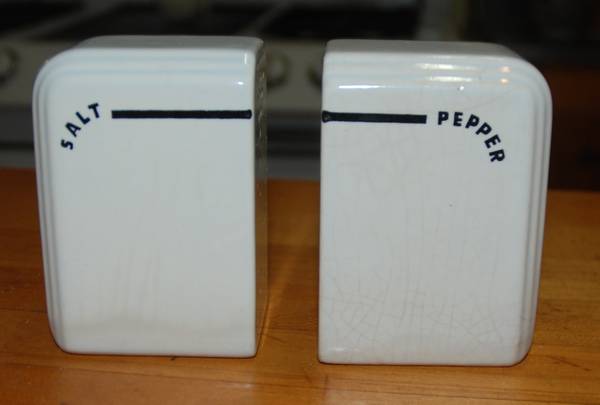 Art Deco 1930/40's Vintage Range Top Salt  Pepper Shakers 1