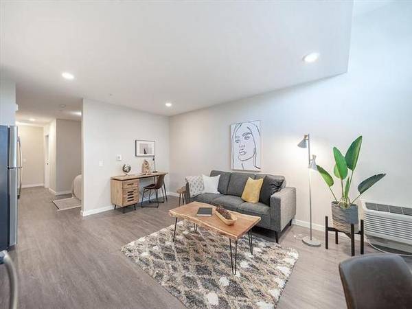 $1,449 / 1br - 630ft2 - Our Urban 1-bedroom homes will WOW you. Stop in TODAY! (Fisher's Landing)63831607464835123