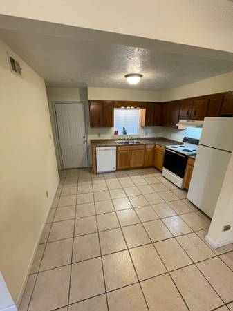 $995 / 2br - 865ft2 - Fall In Love With Your Own Personal Oasis&Charming Ambiance (BONUS LUXURY: WASHER AND DRYER INSIDE THE APARTMENT)63910447659651122