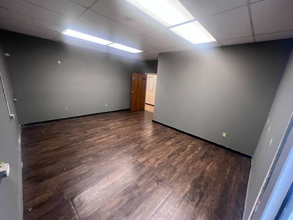 $850 / 260ft2 - 260 sqft large single room suite for $850 (Athens)63792066646531122