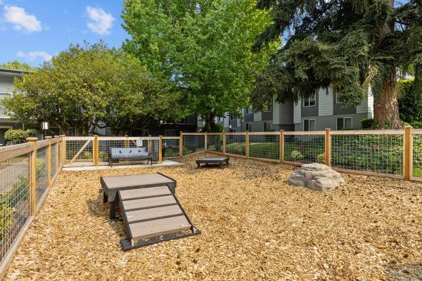 $3,387 / 3br - 1200ft2 - Your nest for fall is move-in ready! | Jacuzzi + in-home W/D! (Bellevue)63852483096963123