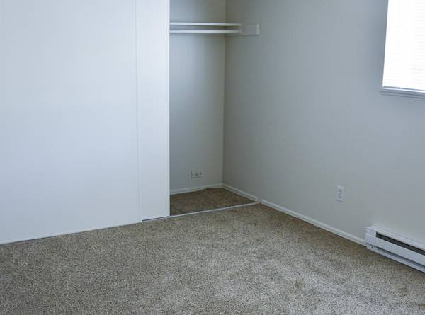 $1,365 / 2br - FREE MONTH & $500 OFF 2ND - Large Living Room + Diverse Area (Wilkes-East)64039056422017123