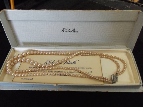 Vintage Simulated Pearl Necklace 1