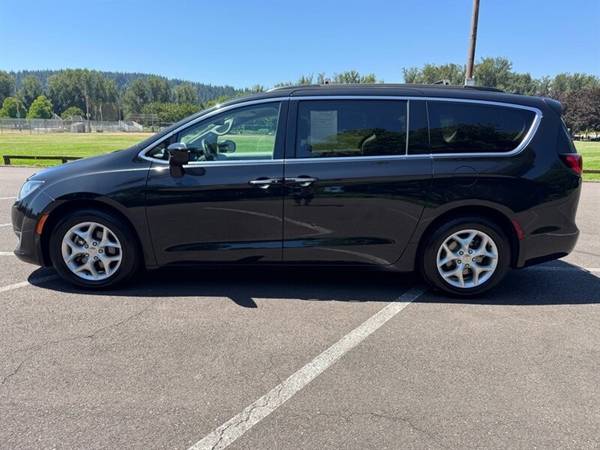 2017 Chrysler Pacifica Touring Plus Minivan - $133 (Est. payment OAC†)63470762456193121