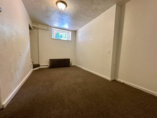 $1,535 / 2br - Fantastic 2 Bedroom on Bates Street! Off-Street Parking! Call Now! (Oakland / South Oakland / Pittsburgh)63664544766721122