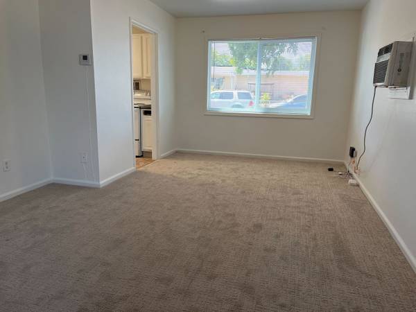 $1,700 / 1br - 672ft2 - Cozy 1 Bedroom Duplex in Concord with Private Outdoor Space! (concord / pleasant hill / martinez)63668044781953120
