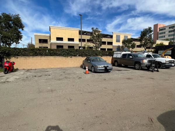 $15 parking at LAX airport (Oxnard)63800665018881120