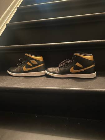 air jordan 1 mid black and gold 1