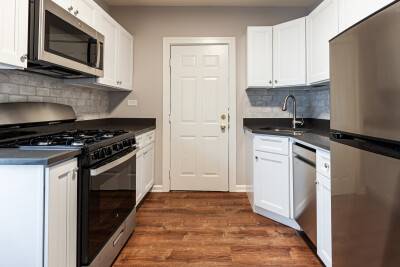 $1,050 Updated Studio! LOCATION LOCATION LOCATION (Edgewater)63959878426370121