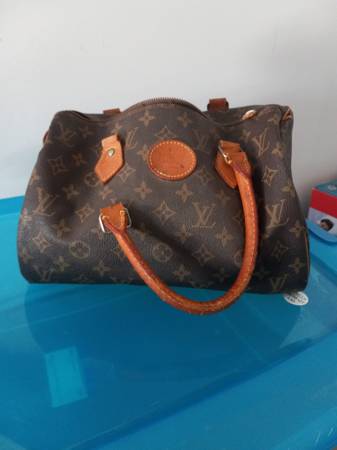 Vintage Louis Vitton Hand Bag 1