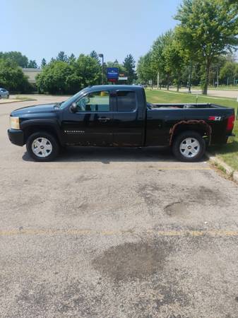 2007 Chevrolet Silverado LT. 4x4 - $2,000 (Madison)63613833724545121